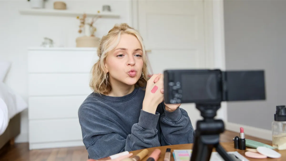 Influenceři a tvůrci obsahu: daně z reklamy, barteru a příjmů ze zahraničí
