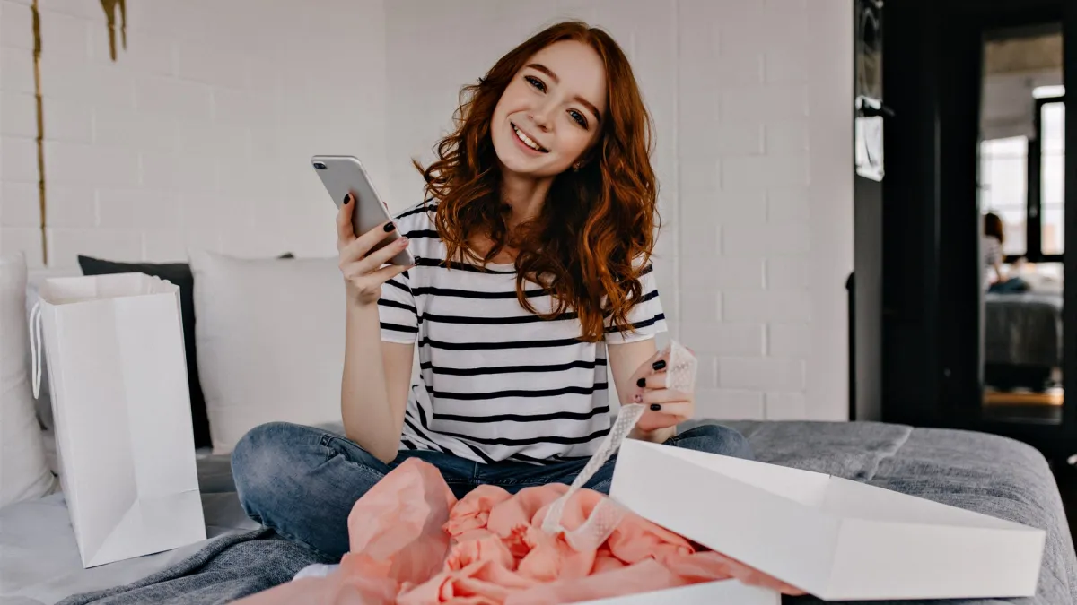 Prodej na Vinted, Aukru a bazarech: kdy platíte daň a co hlásí platformy